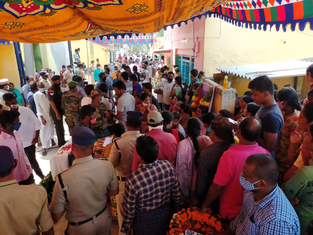 jawan praveen kumar reddy funerals today reddyvaripalli photo gallery - Sakshi11