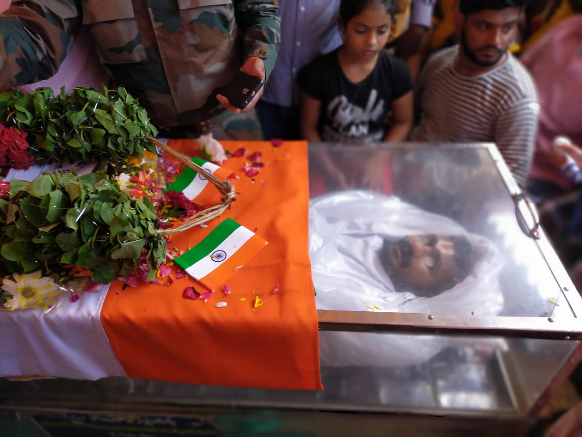 jawan praveen kumar reddy funerals today reddyvaripalli photo gallery - Sakshi15