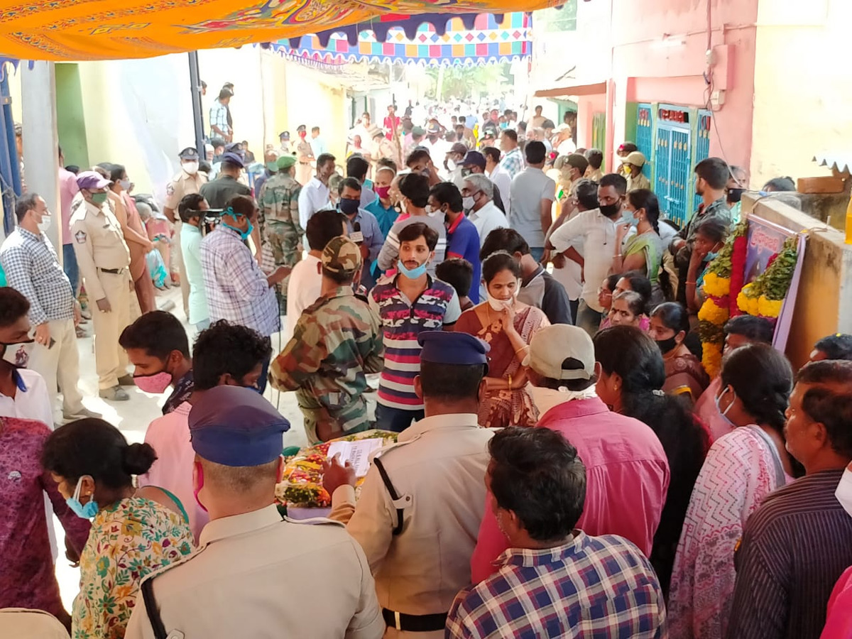 jawan praveen kumar reddy funerals today reddyvaripalli photo gallery - Sakshi16