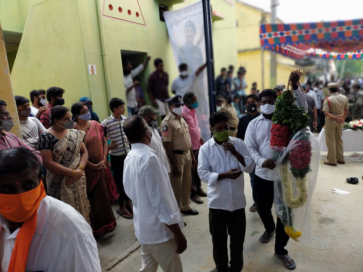 jawan praveen kumar reddy funerals today reddyvaripalli photo gallery - Sakshi6