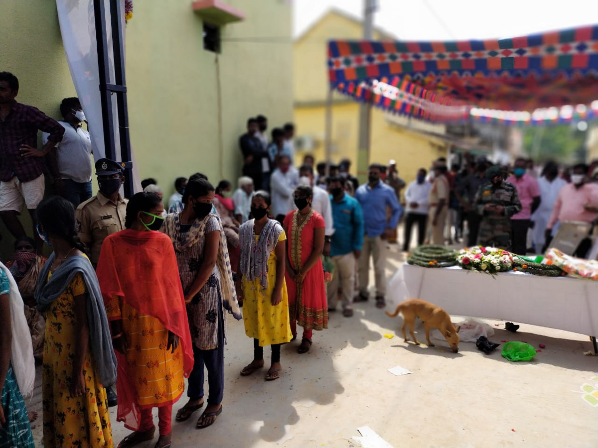 jawan praveen kumar reddy funerals today reddyvaripalli photo gallery - Sakshi9