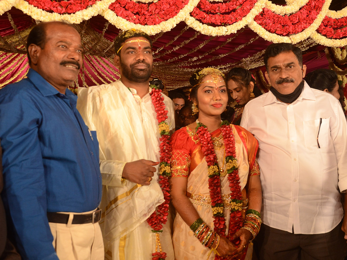 MLC Goreti Venkanna Daughter Wedding Photos - Sakshi4