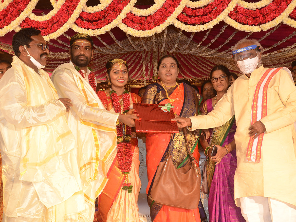 MLC Goreti Venkanna Daughter Wedding Photos - Sakshi9