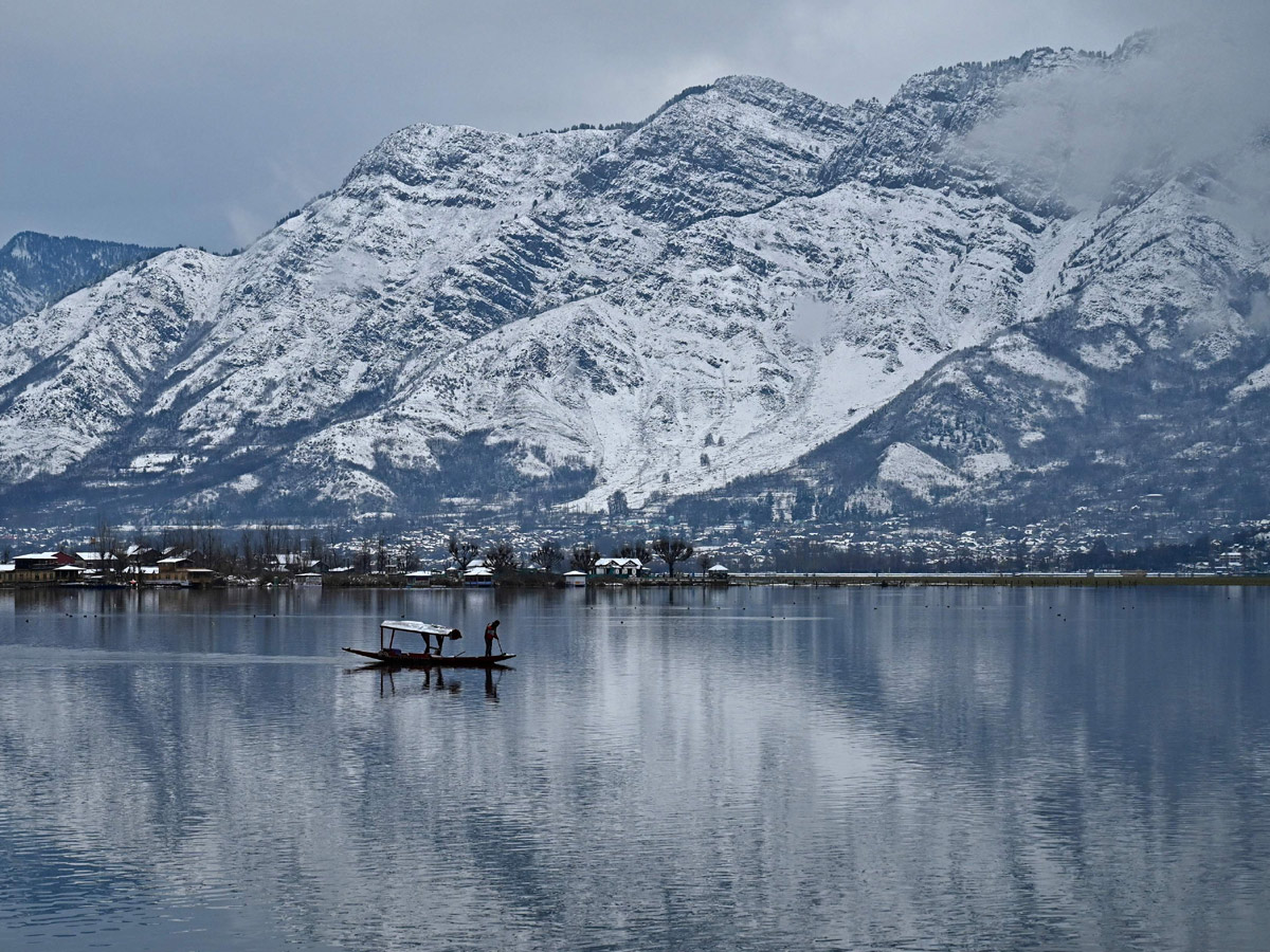 Heavy Snowfall In Jammu Kashmir Photo Gallery - Sakshi11