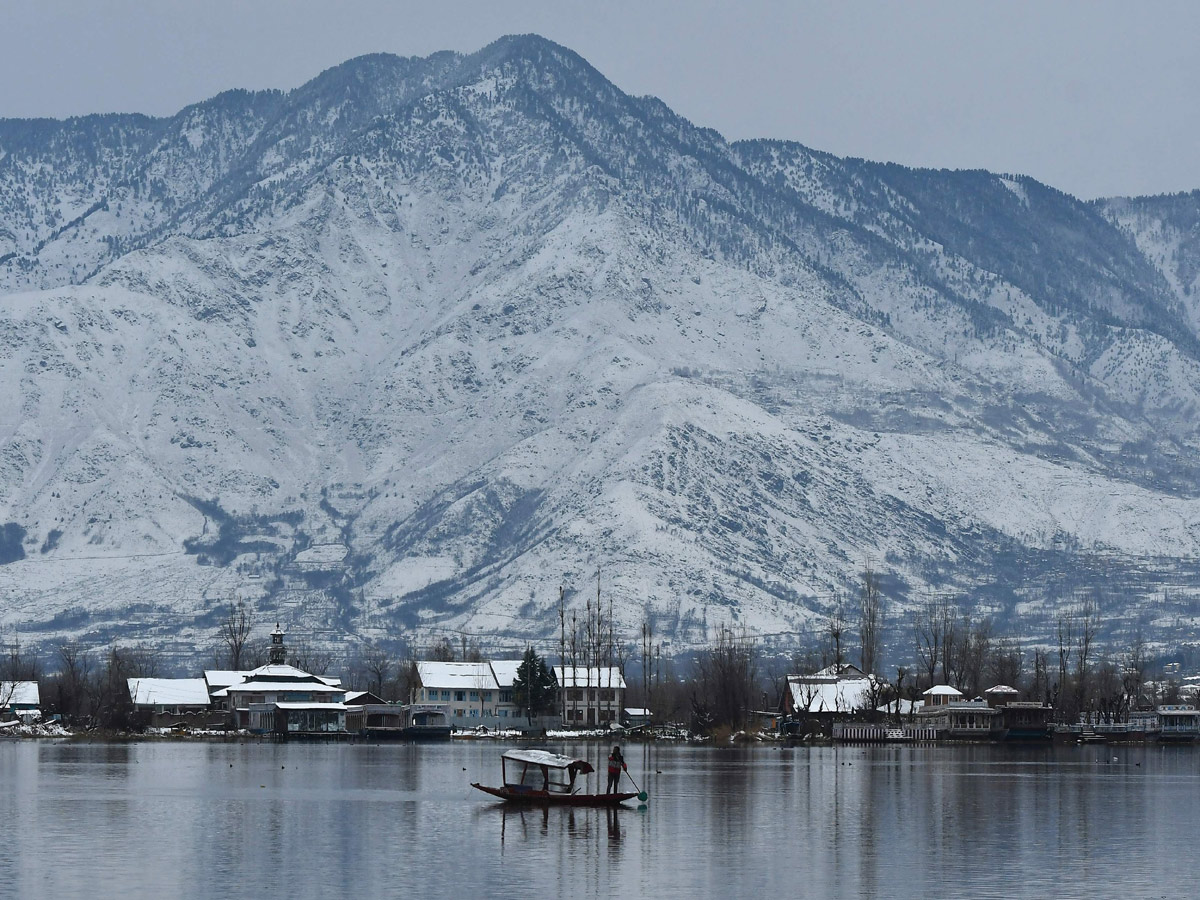 Heavy Snowfall In Jammu Kashmir Photo Gallery - Sakshi13