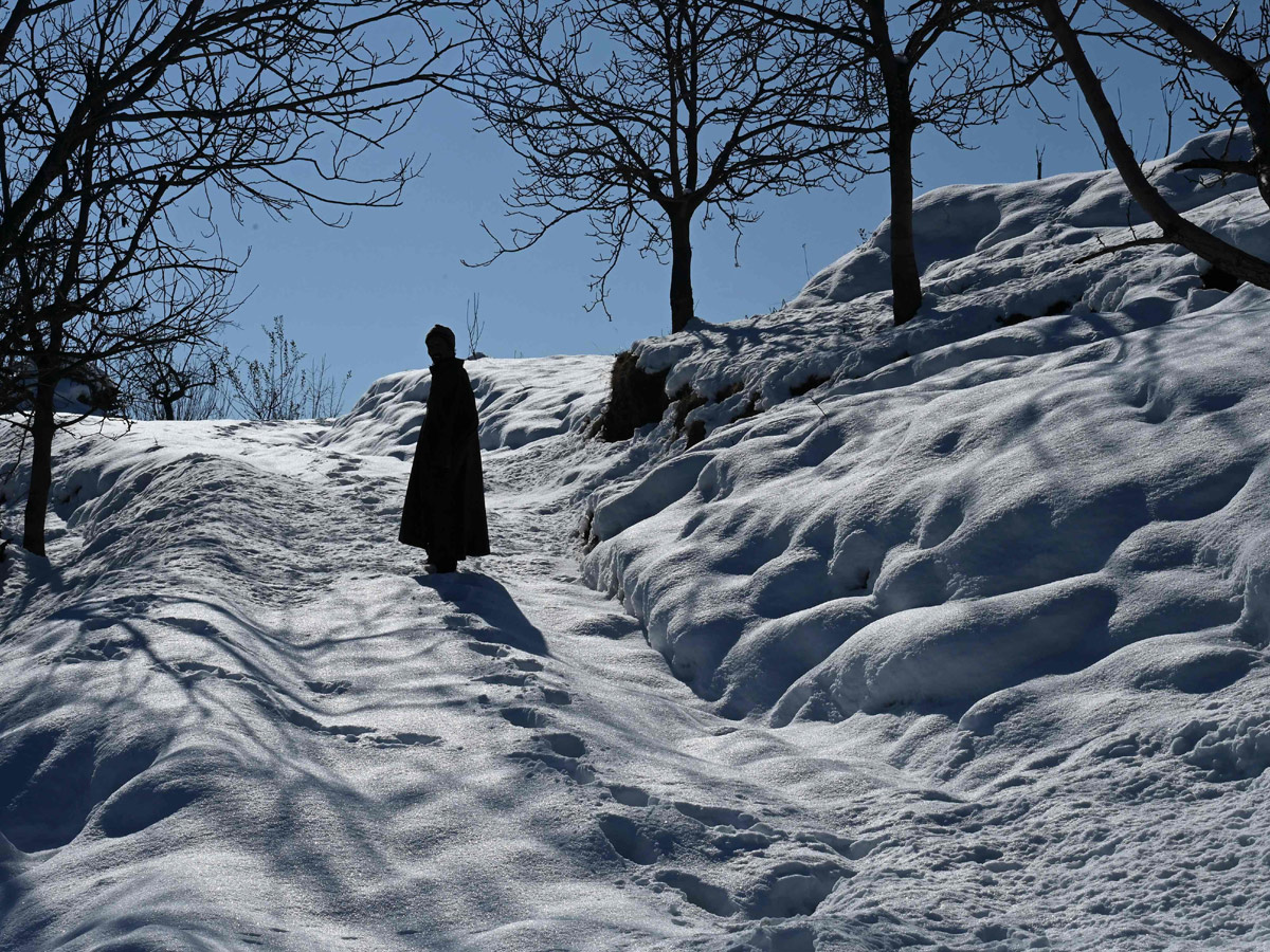 Heavy Snowfall In Jammu Kashmir Photo Gallery - Sakshi4