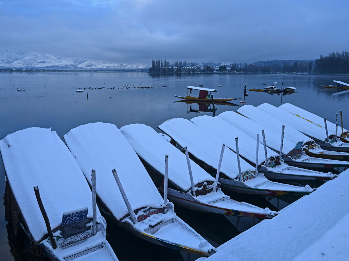 Heavy Snowfall In Jammu Kashmir Photo Gallery - Sakshi5