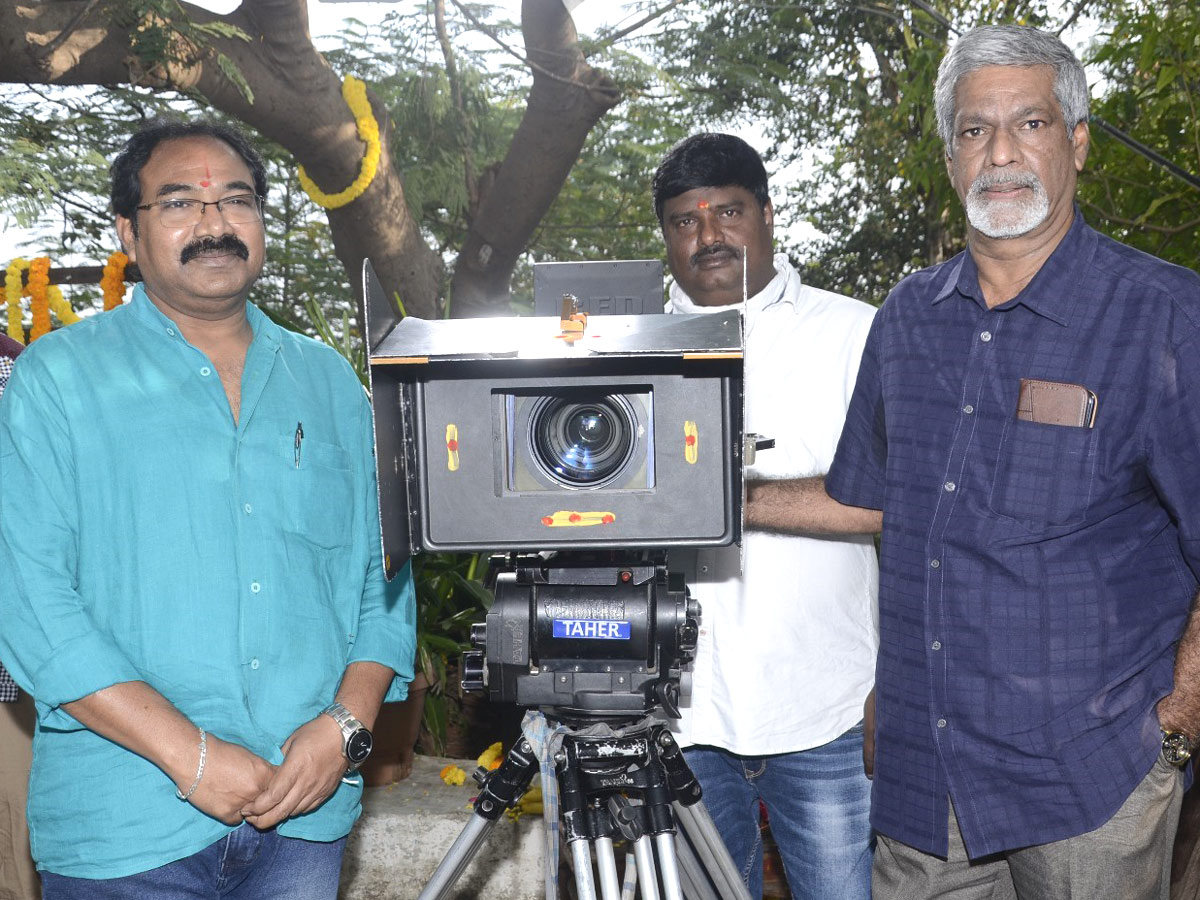 Andaru Bagundali Andulo Nenundali Movie Opening - Sakshi11