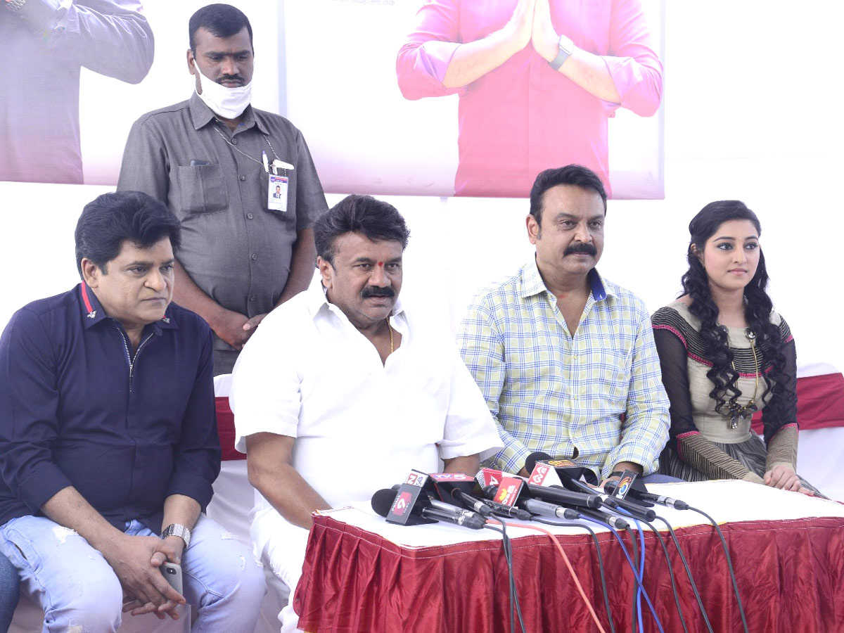 Andaru Bagundali Andulo Nenundali Movie Opening - Sakshi14