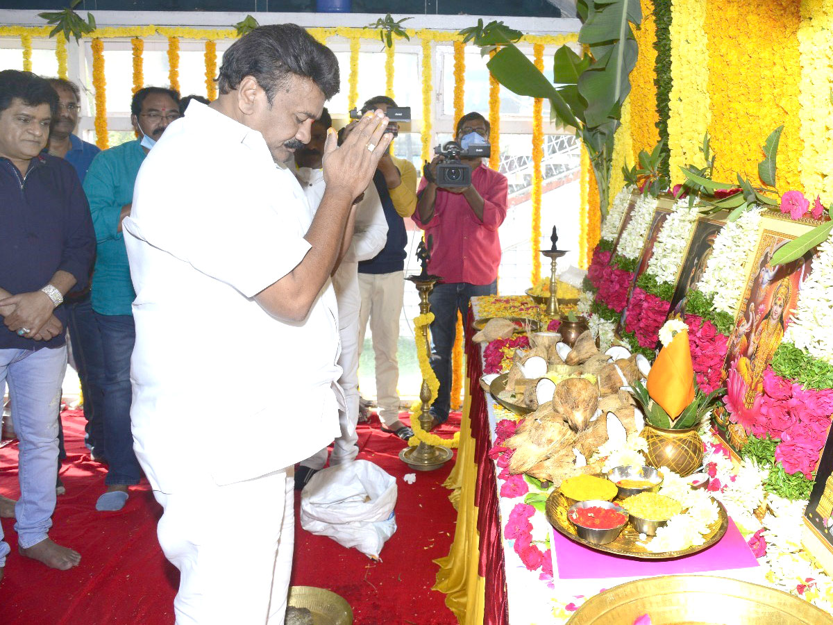 Andaru Bagundali Andulo Nenundali Movie Opening - Sakshi16