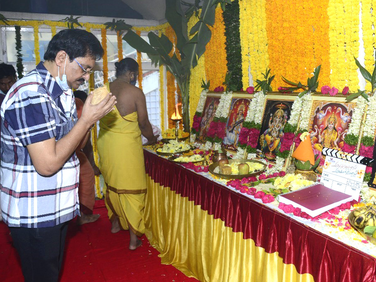 Andaru Bagundali Andulo Nenundali Movie Opening - Sakshi5