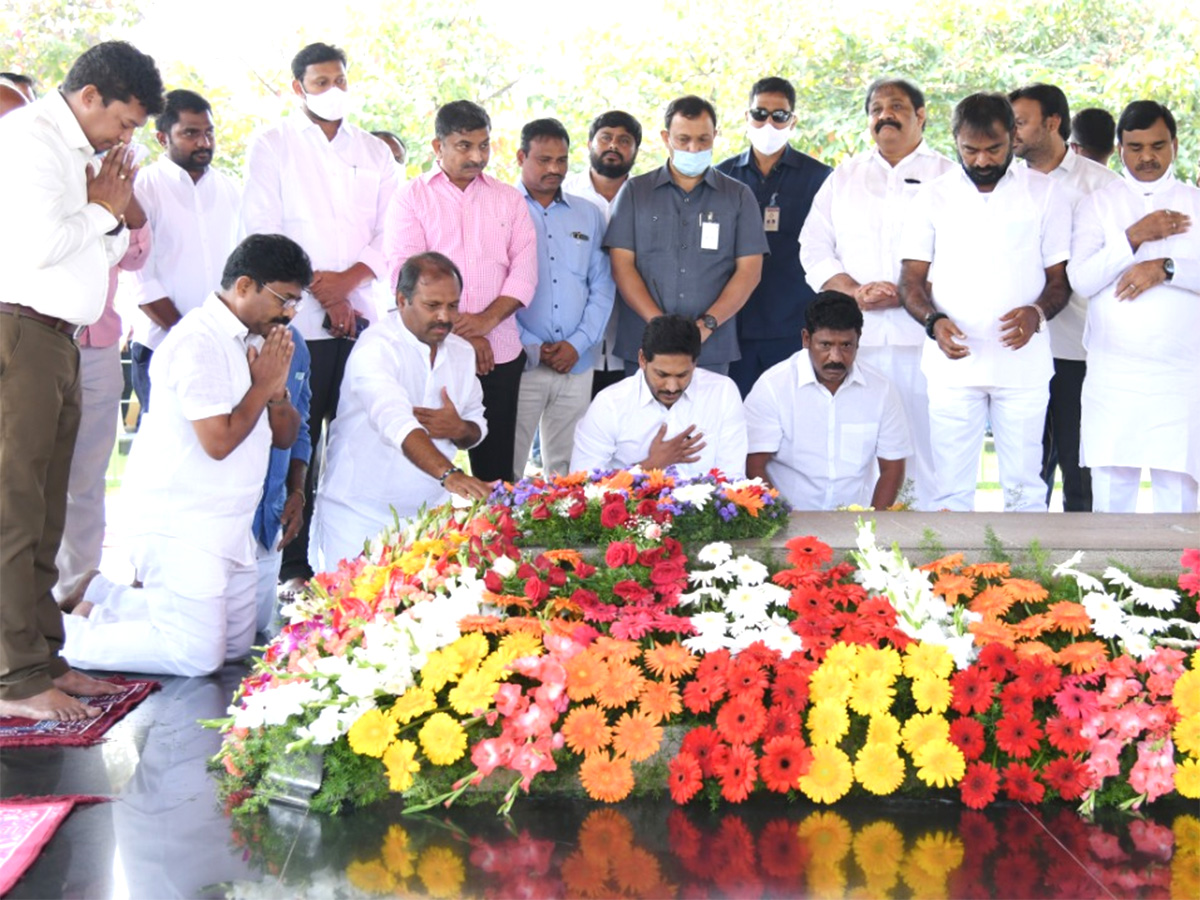 AP CM Ys Jagan Visits Ysr Ghat AT Idupulapaya - Sakshi7