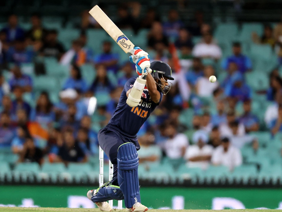 India beat Australia by 6 wickets in 2nd T20 to take series Photo Gallery - Sakshi11