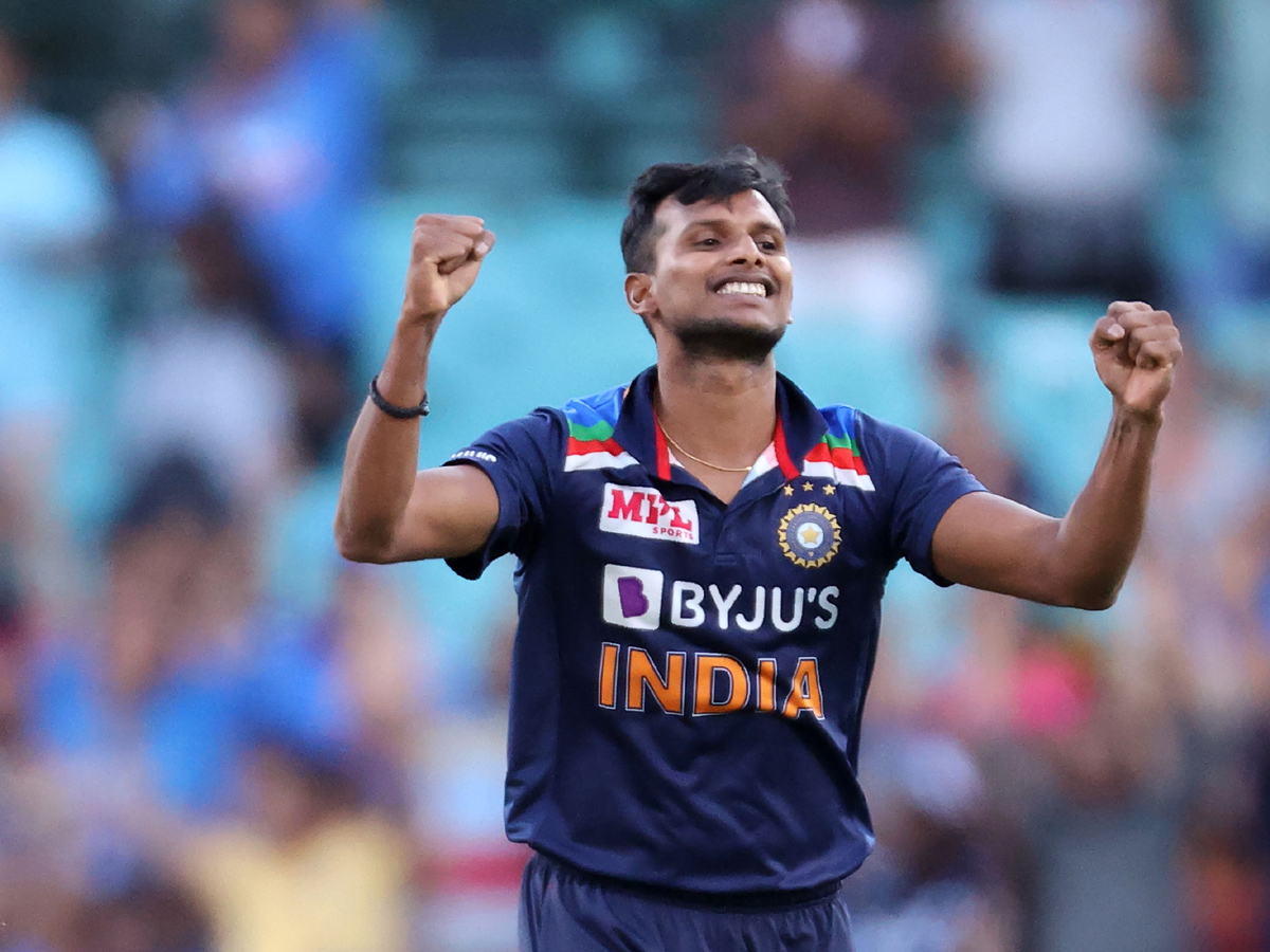 India beat Australia by 6 wickets in 2nd T20 to take series Photo Gallery - Sakshi13