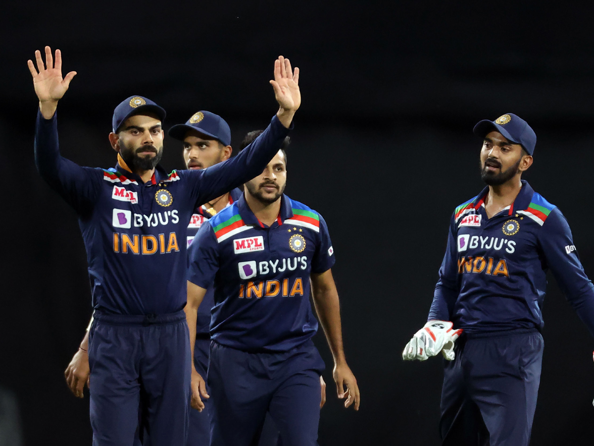 India beat Australia by 6 wickets in 2nd T20 to take series Photo Gallery - Sakshi14