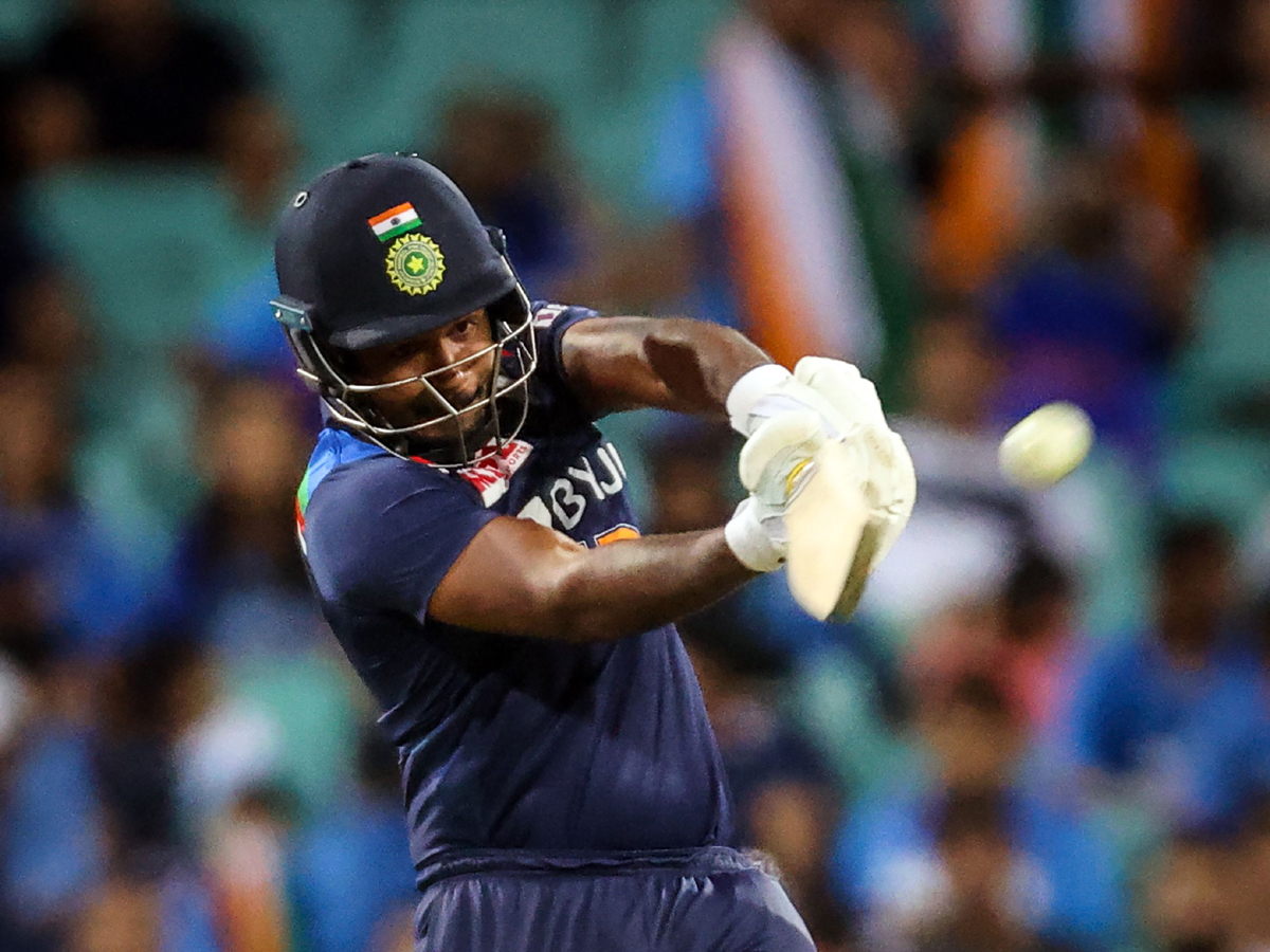 India beat Australia by 6 wickets in 2nd T20 to take series Photo Gallery - Sakshi7