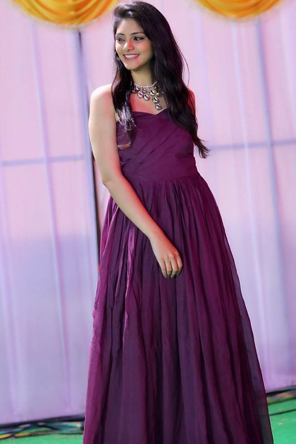 Telugu actress Rahasya Gorak Photos - Sakshi12