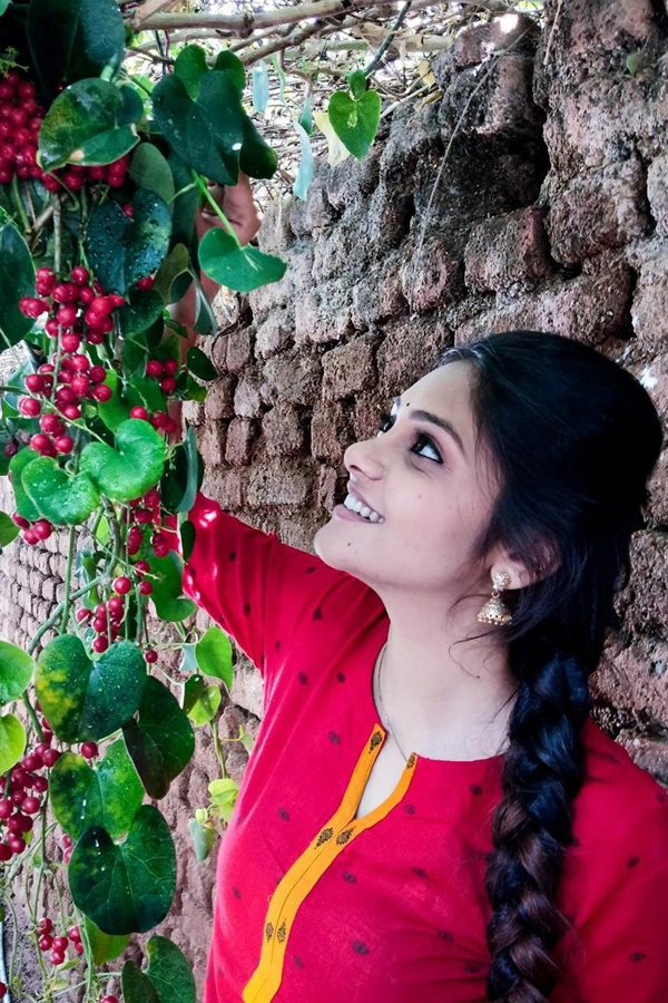 Telugu actress Rahasya Gorak Photos - Sakshi16