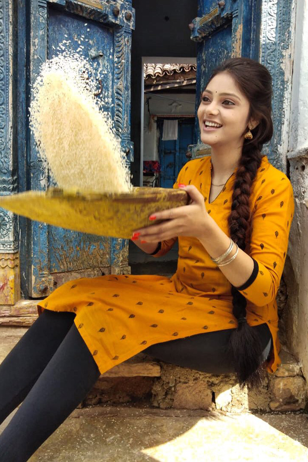 Telugu actress Rahasya Gorak Photos - Sakshi38
