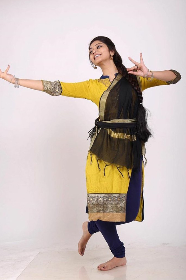 Telugu actress Rahasya Gorak Photos - Sakshi7