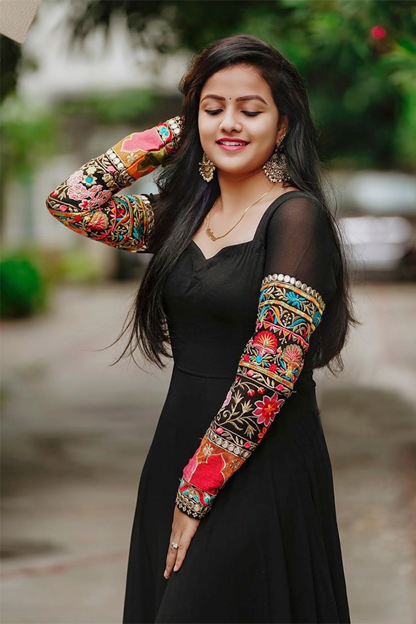 Vaishnavi Chaitanya HD Images, Photos From Instagram, The Software DevLOVEper - Sakshi32