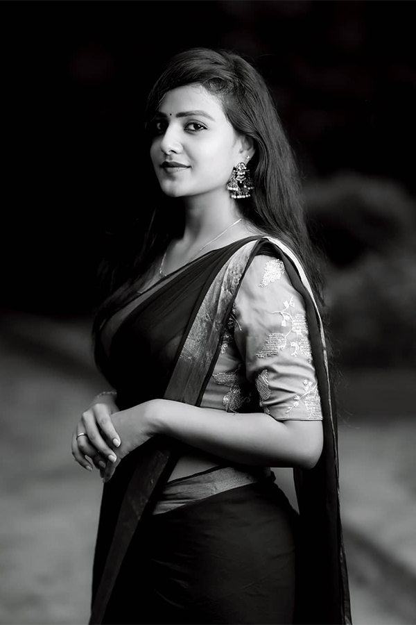 Vaishnavi Chaitanya HD Images, Photos From Instagram, The Software DevLOVEper - Sakshi44