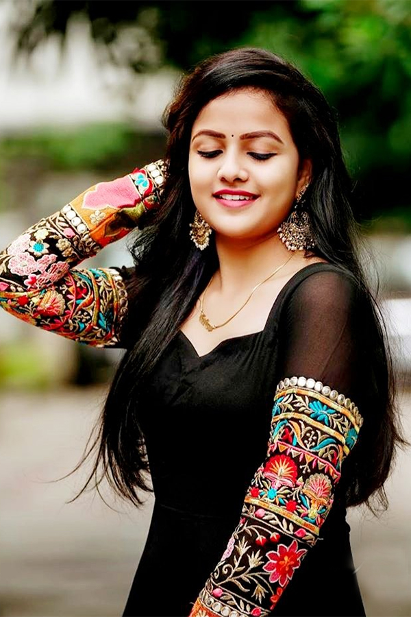 Vaishnavi Chaitanya HD Images, Photos From Instagram, The Software DevLOVEper - Sakshi7