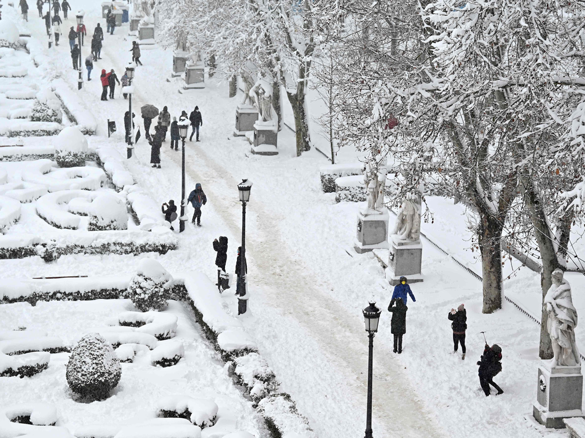 Storm Filomena causes Rare Heavy snow in Spain Photo Gallery - Sakshi4