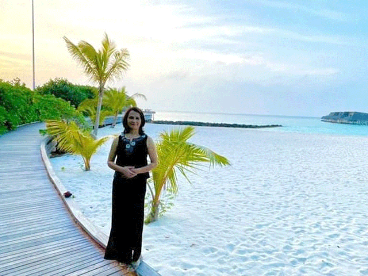 Akkineni Nagarjuna Amala Enjoying In Maldives - Sakshi4