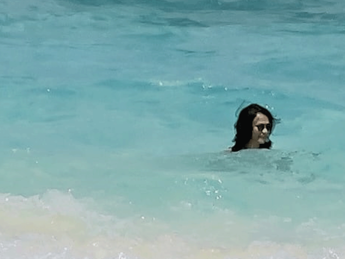 Akkineni Nagarjuna Amala Enjoying In Maldives - Sakshi5