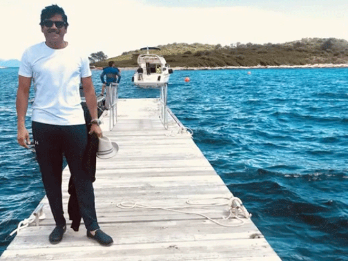Akkineni Nagarjuna Amala Enjoying In Maldives - Sakshi6