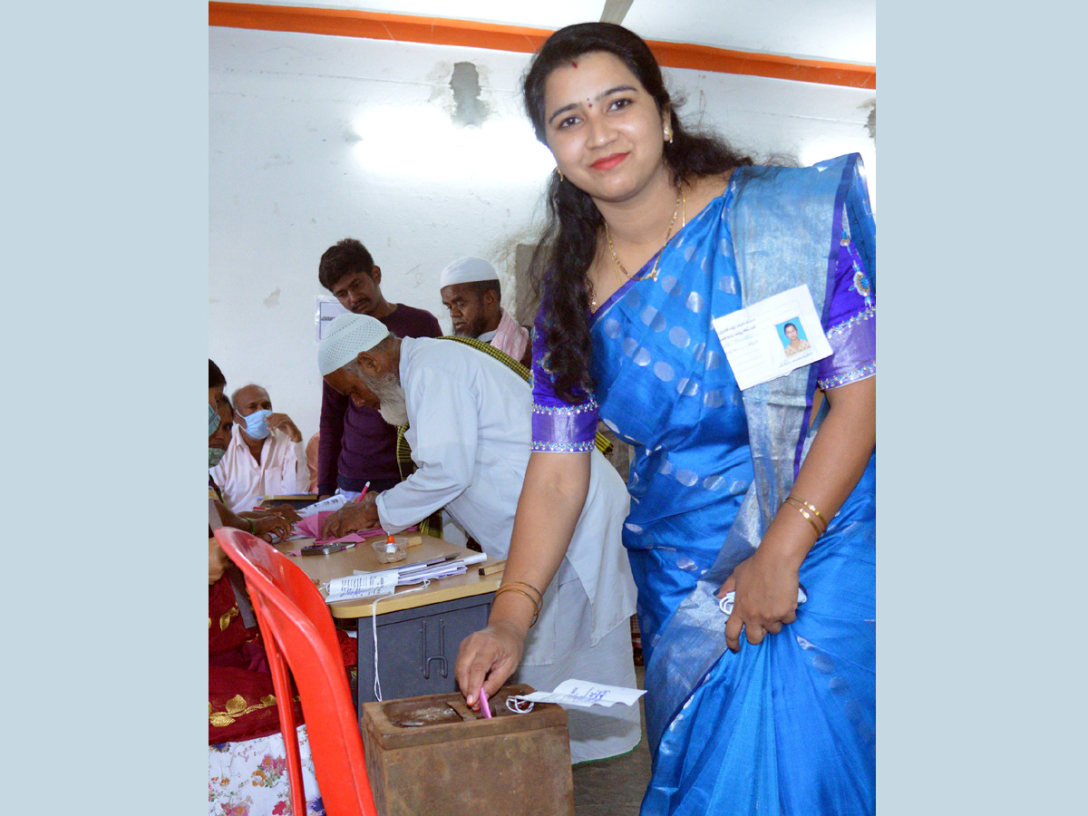second phase of Andhra Pradesh panchayat polls Photo Gallery - Sakshi13