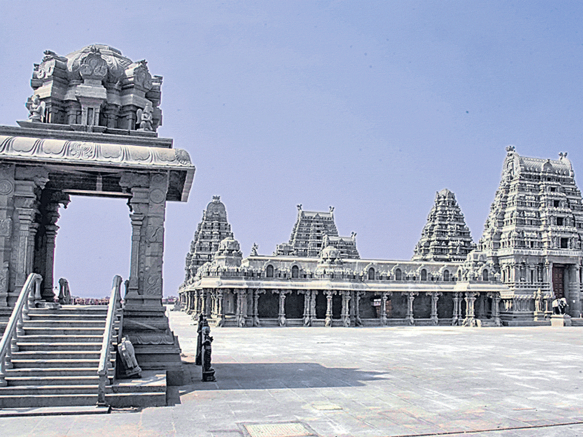 Yadadri Sri Lakshmi Narasimha Swamy Temple Special Photes - Sakshi11