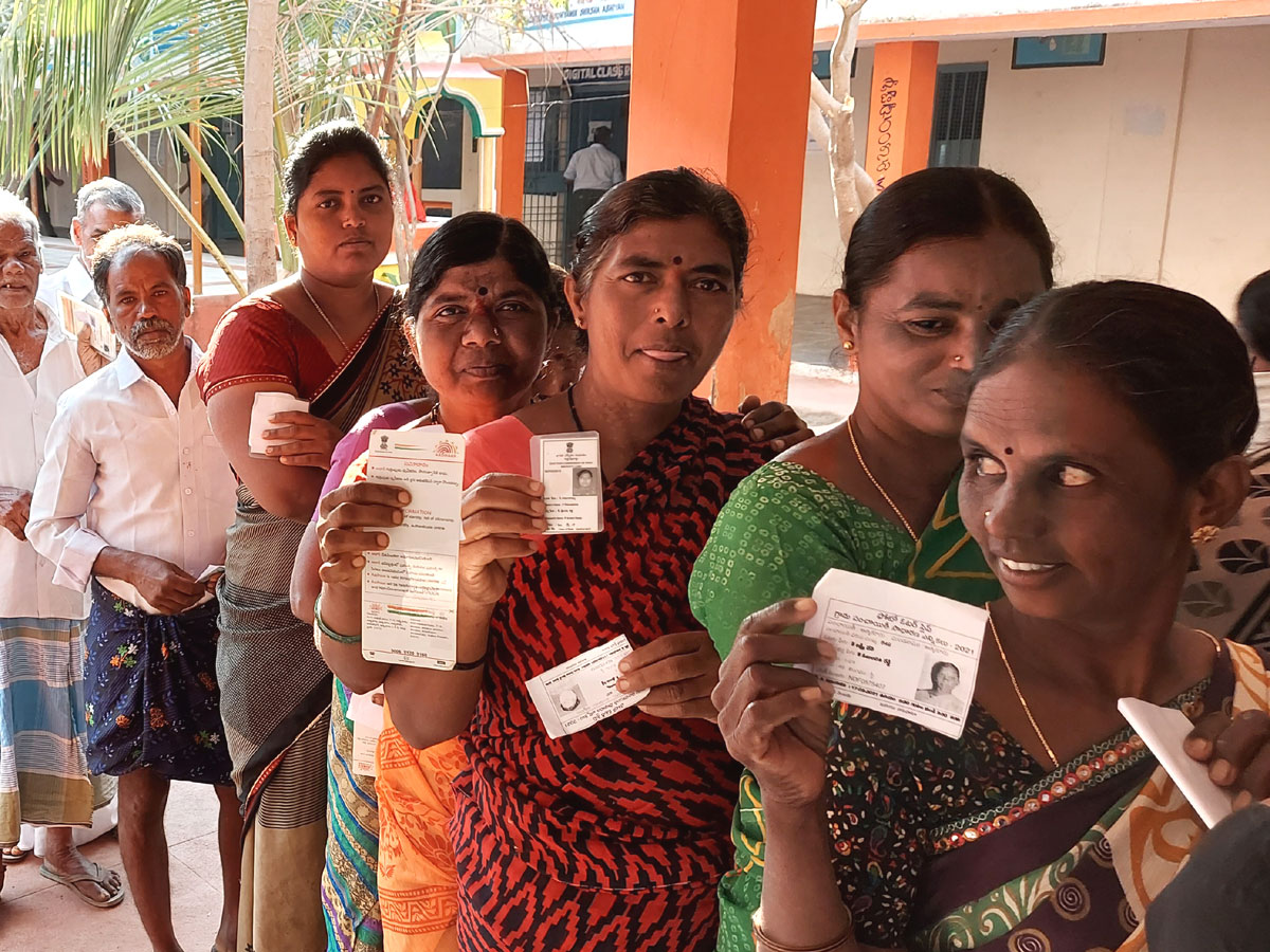 Third phase panchayat election polling in AP Photos - Sakshi15