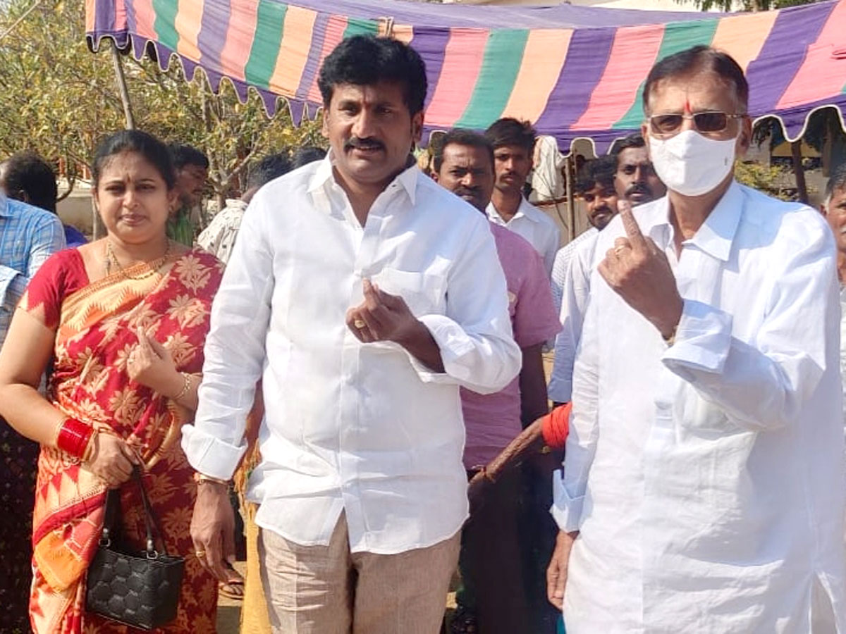 Third phase panchayat election polling in AP Photos - Sakshi2