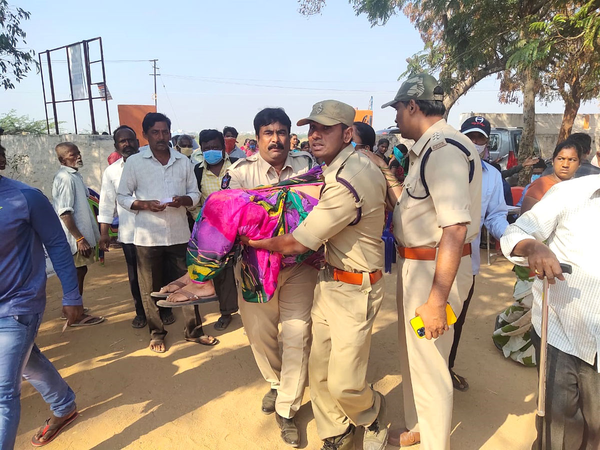 Third phase panchayat election polling in AP Photos - Sakshi22