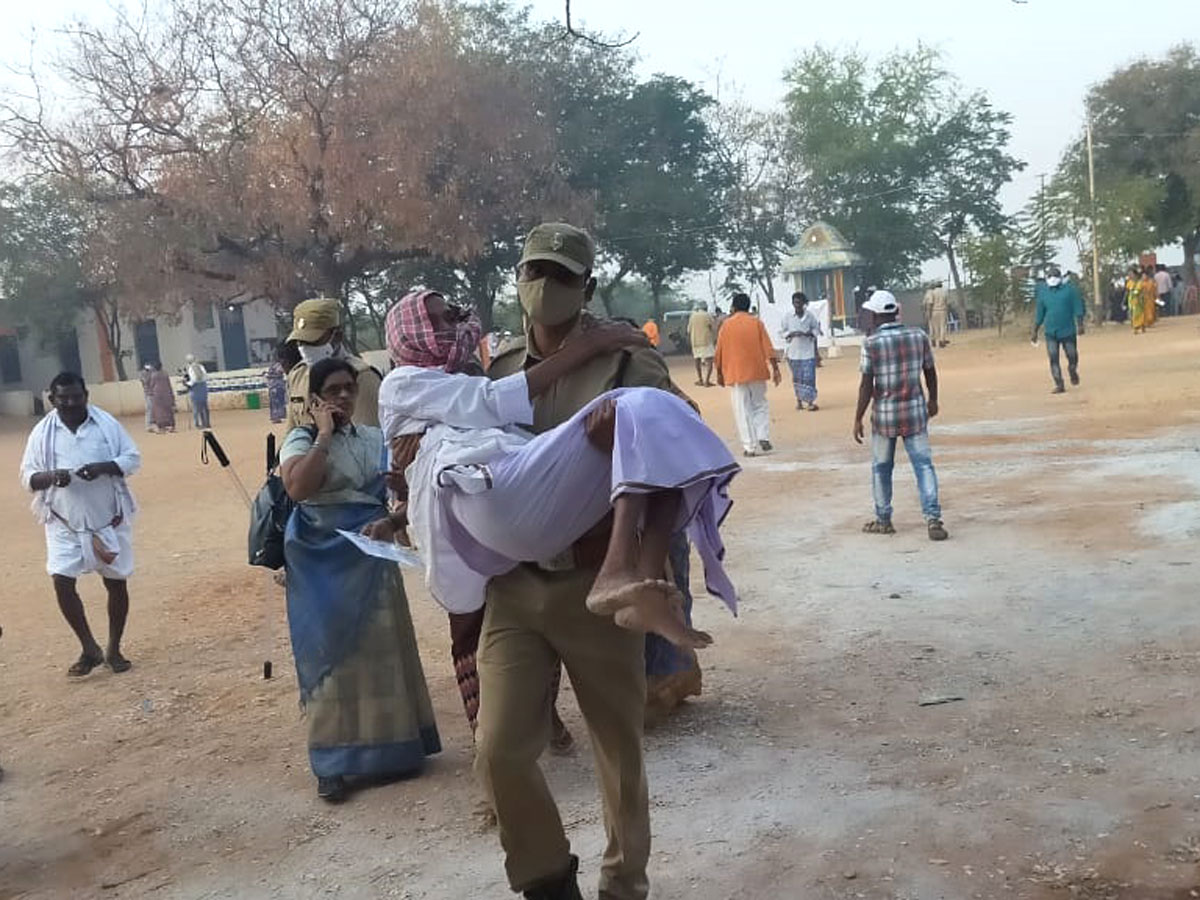 Third phase panchayat election polling in AP Photos - Sakshi23