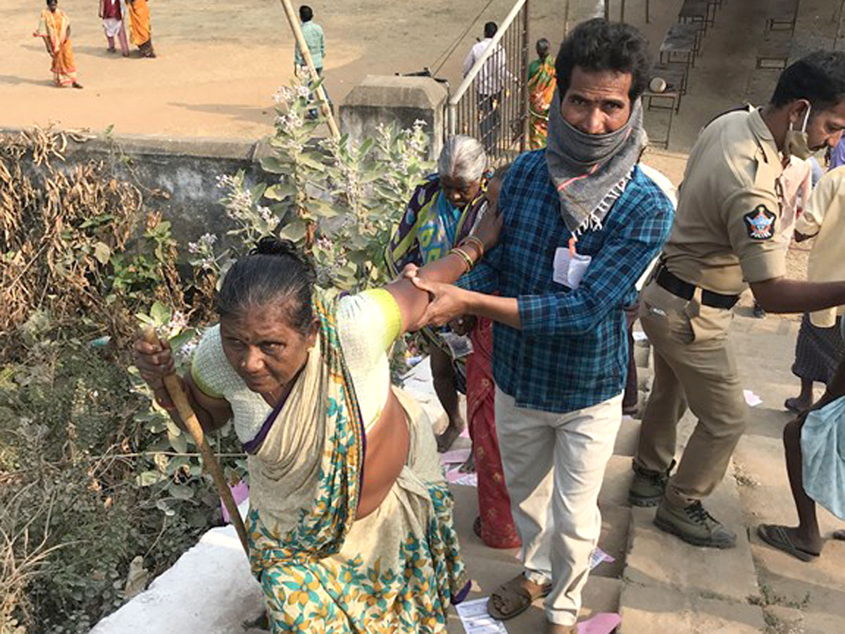Third phase panchayat election polling in AP Photos - Sakshi3