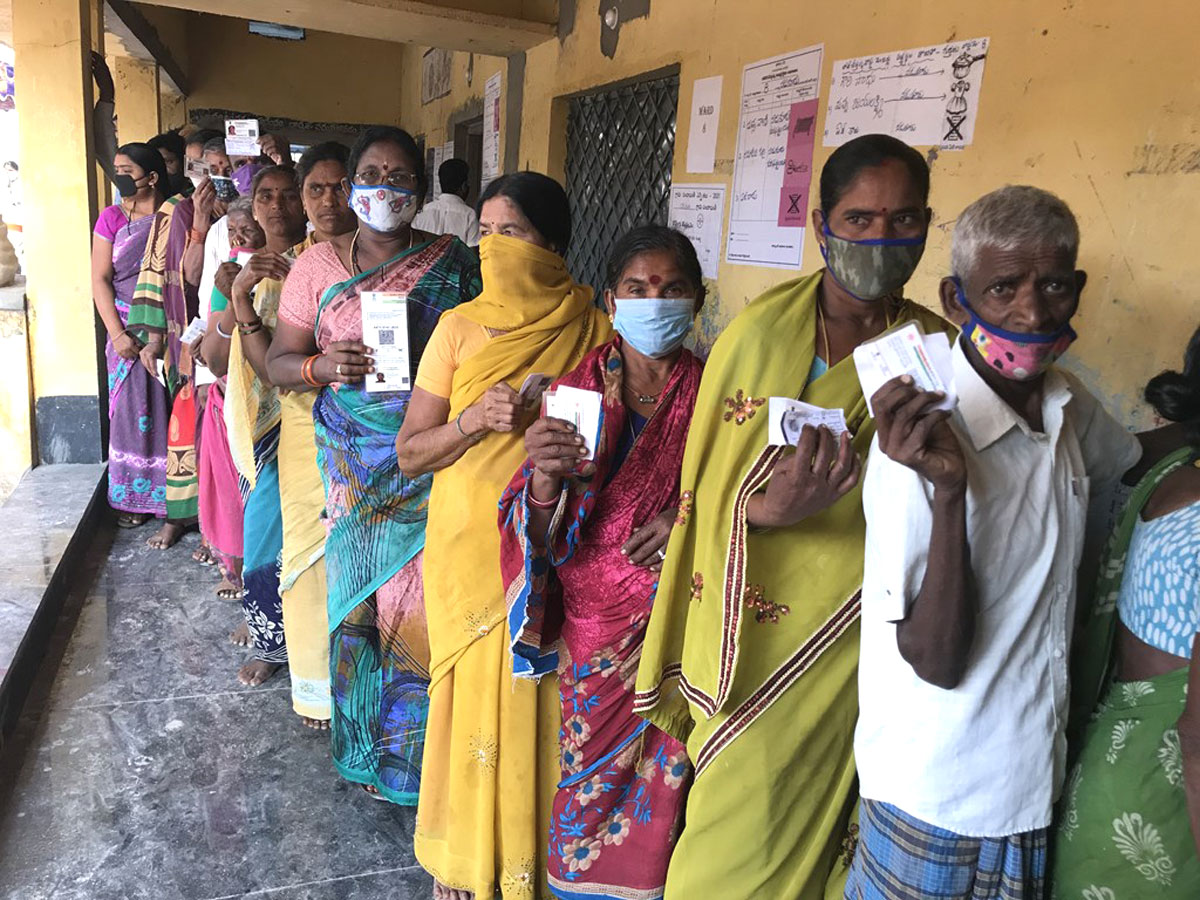 Third phase panchayat election polling in AP Photos - Sakshi5