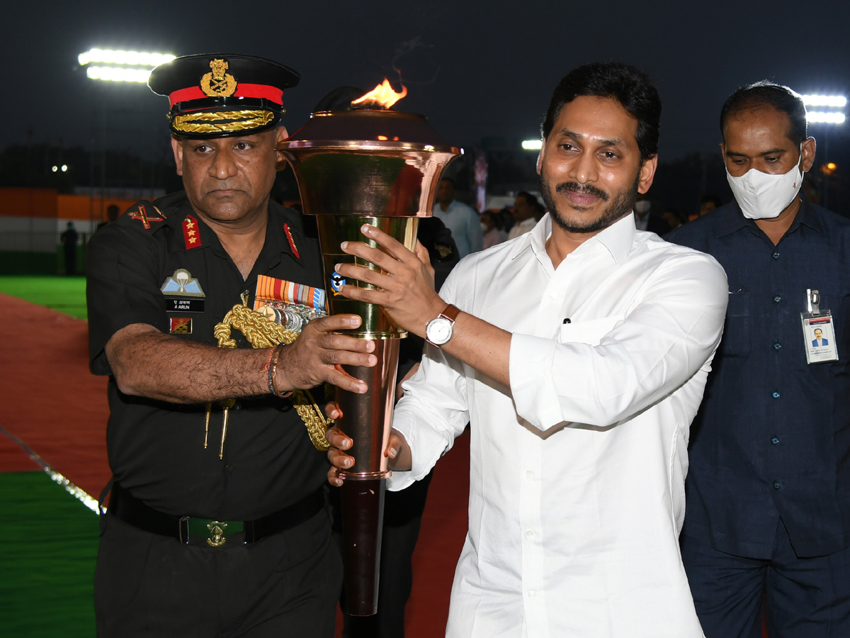 YS Jagan Praises Soldiers Duties Swarnim Vijay Varsh - Sakshi1