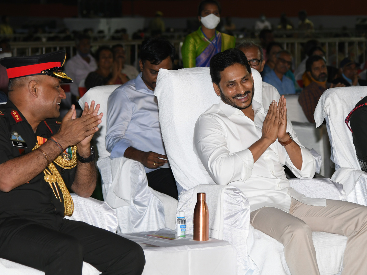 YS Jagan Praises Soldiers Duties Swarnim Vijay Varsh - Sakshi16