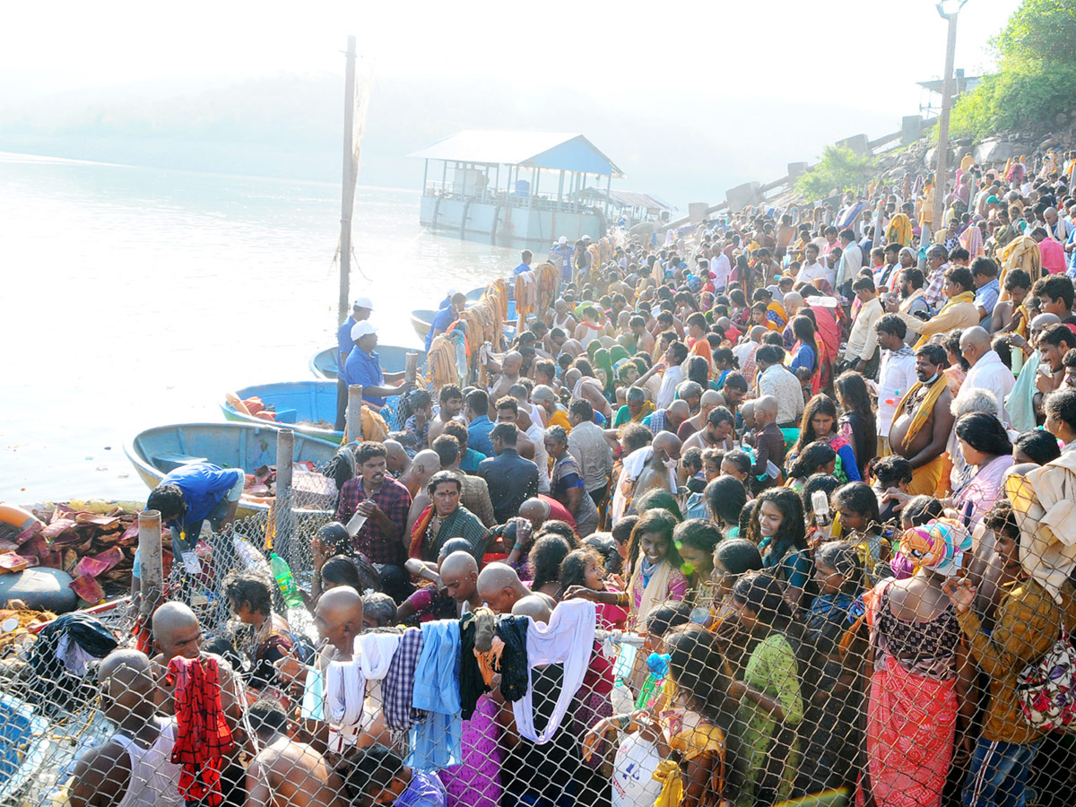 Maha Shivaratri Celebrations At Srisailam Mallikarjuna Swamy Temple Photo Gallery - Sakshi20