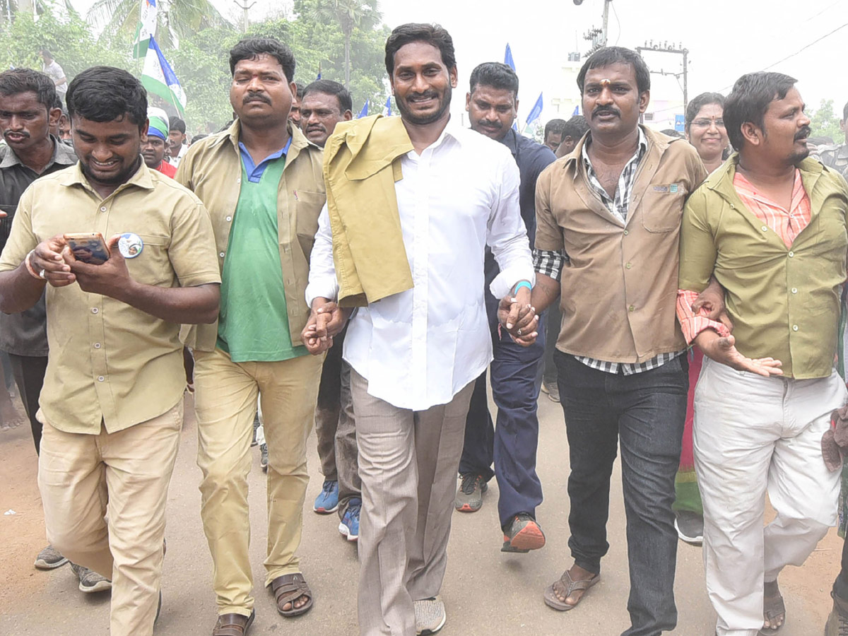 YSR Congress Party Celebrates 11th Formation Day - Sakshi17