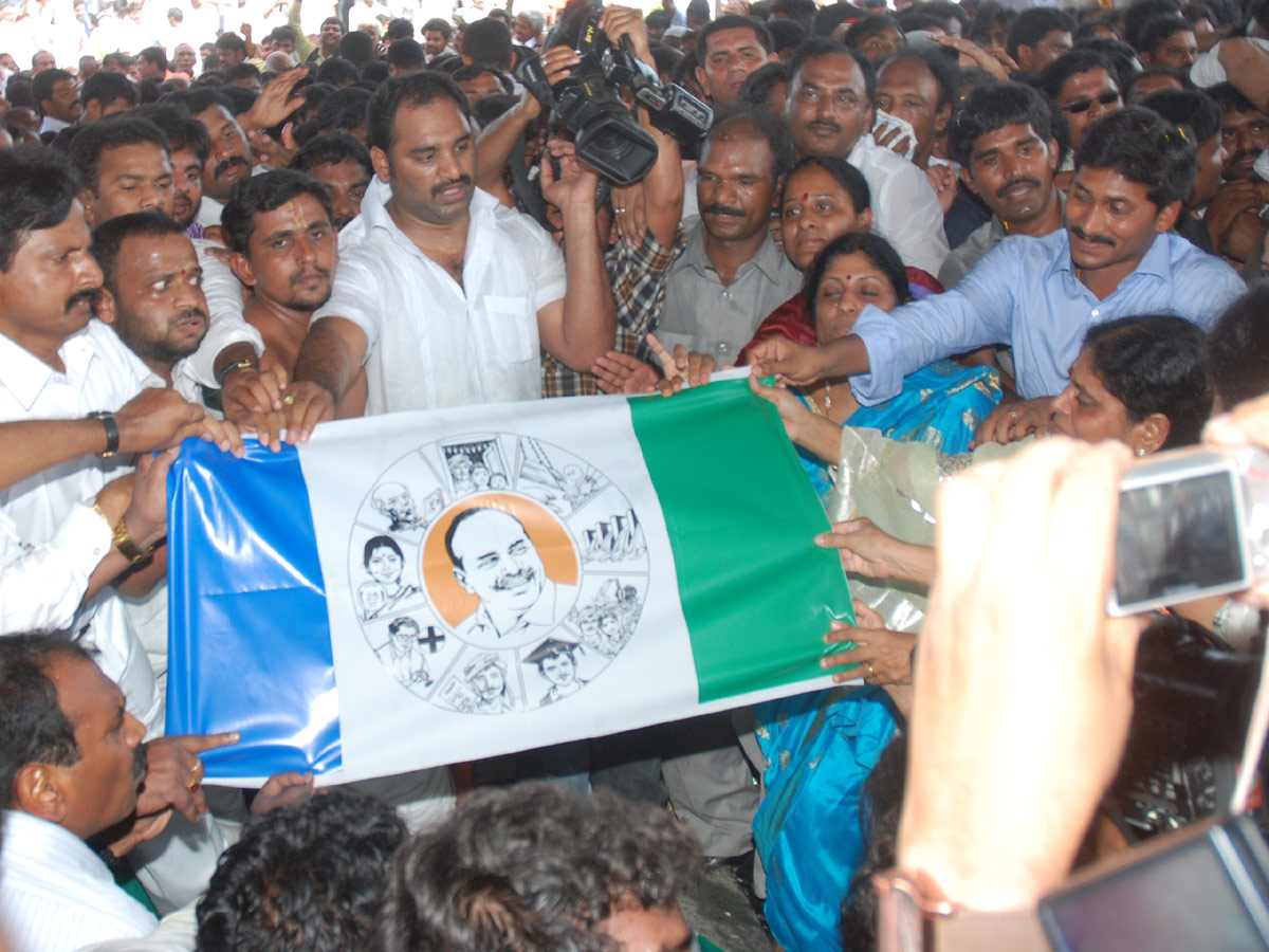 YSR Congress Party Celebrates 11th Formation Day - Sakshi2