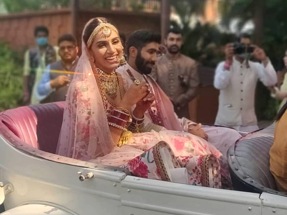 Jasprit Bumrah ties the knot with Sanjana Ganesan Photo Gallery - Sakshi5
