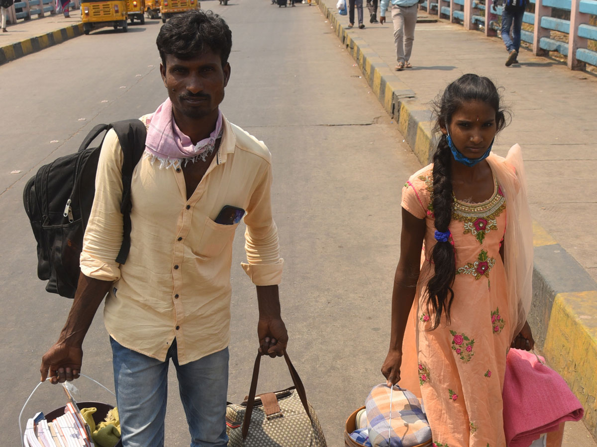 Students Going To Their Hometown After Closing Hostels Photo Gallery - Sakshi14