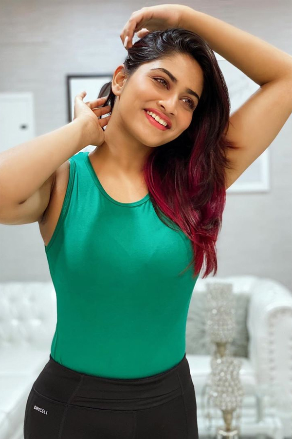 Actress Shivani Narayanan Glamorous Pics - Sakshi31