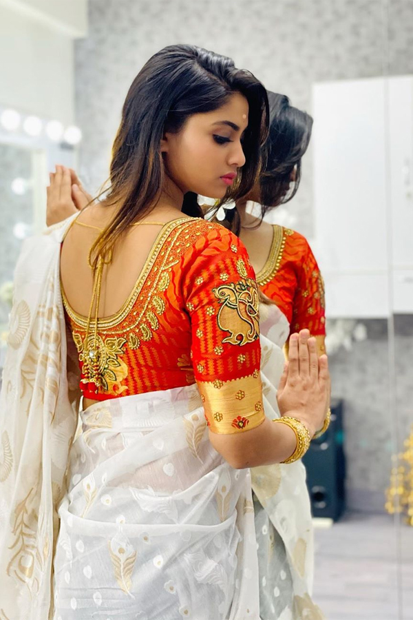 Actress Shivani Narayanan Glamorous Pics - Sakshi35