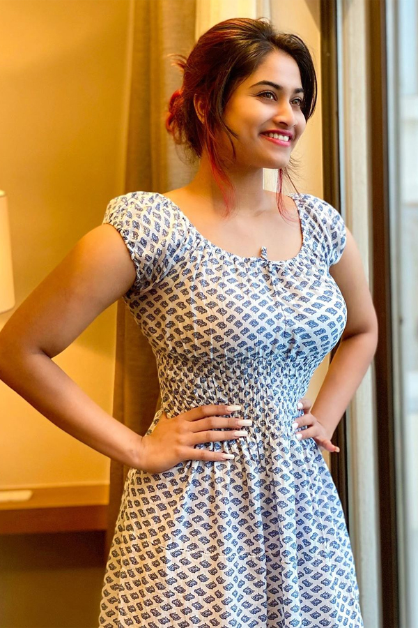 Actress Shivani Narayanan Glamorous Pics - Sakshi36