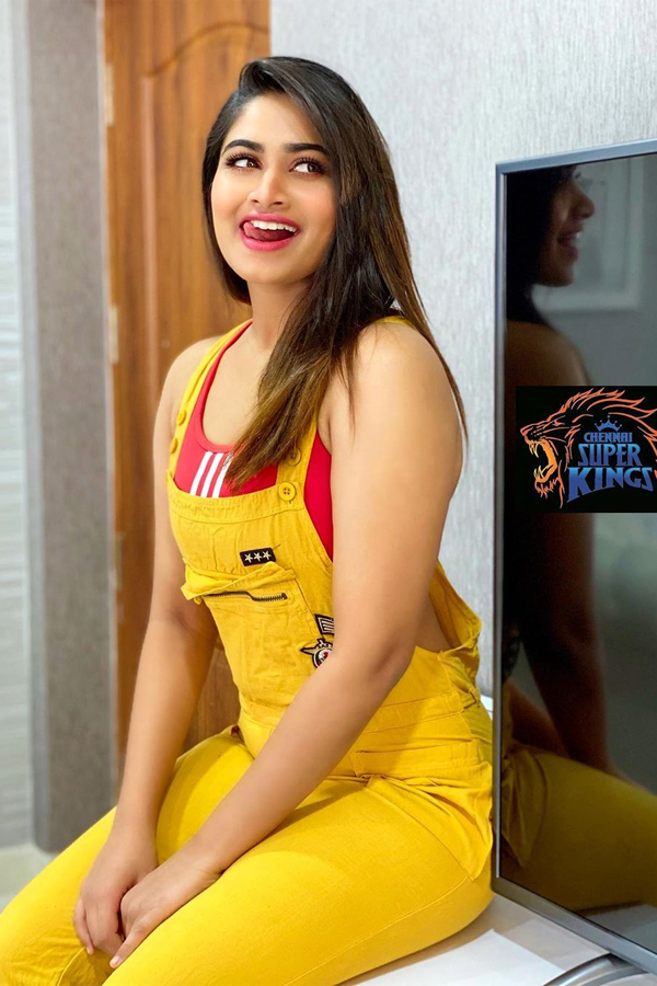 Actress Shivani Narayanan Glamorous Pics - Sakshi40